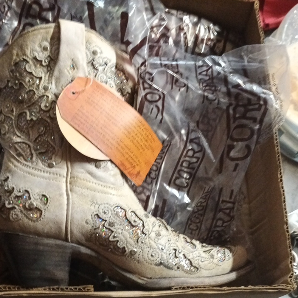 Corral Cream Western Boots with Sparkling Accents
